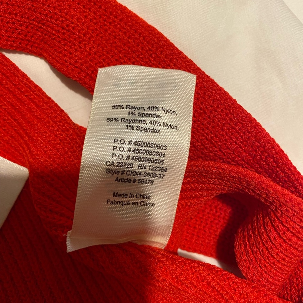 Aritzia Cayenne Red knit crop top - Picture 9 of 10